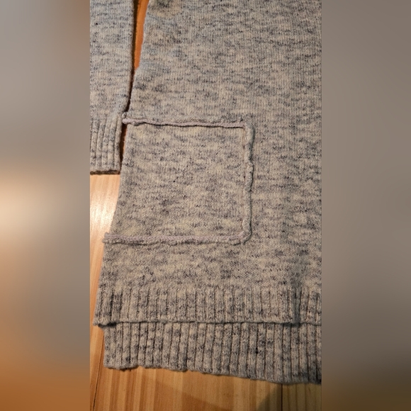 Madewell Women Vneck Sweater - Picture 2 of 4